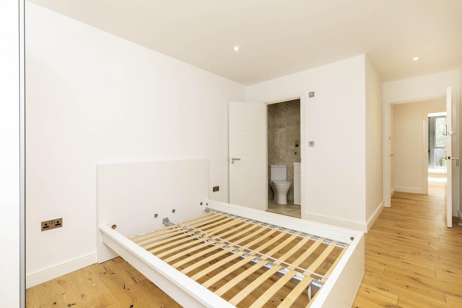 			3 Bedroom, 3 bath, 1 reception Apartment			 Dignam Close , Cricklewood